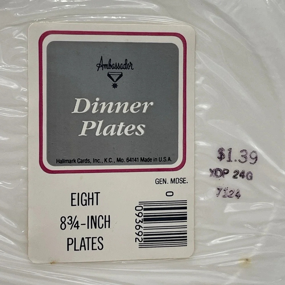 Vintage Hallmark Ambassador‎ Christmas Paper Plates Gold Wreath 16 ct 8 3/4